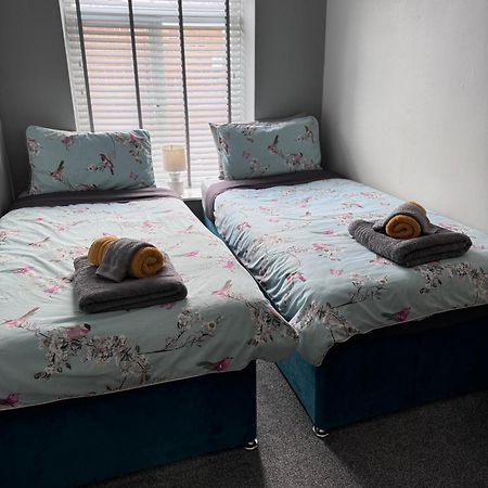 The Greens Apartment Farnworth Buitenkant foto