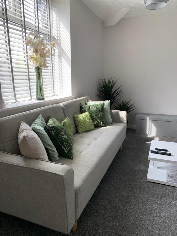The Greens Apartment Farnworth Buitenkant foto