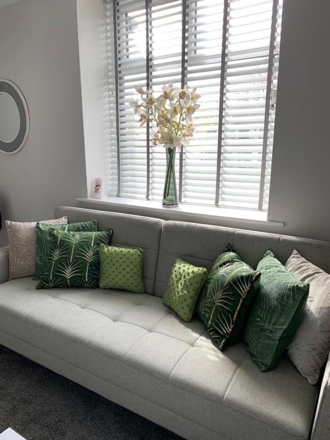 The Greens Apartment Farnworth Buitenkant foto