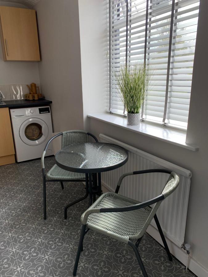 The Greens Apartment Farnworth Buitenkant foto