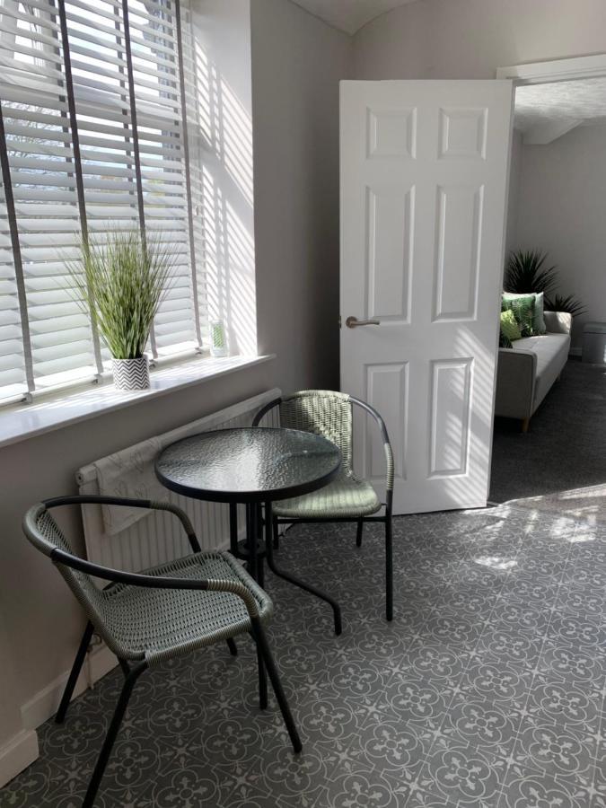 The Greens Apartment Farnworth Buitenkant foto